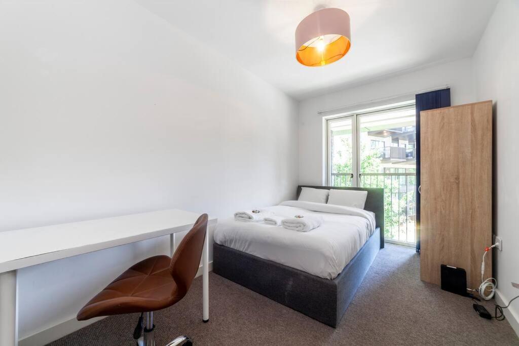 Ferienwohnung Stunning New 3 Bdr Duplex Wbalcony, East London Exterior foto